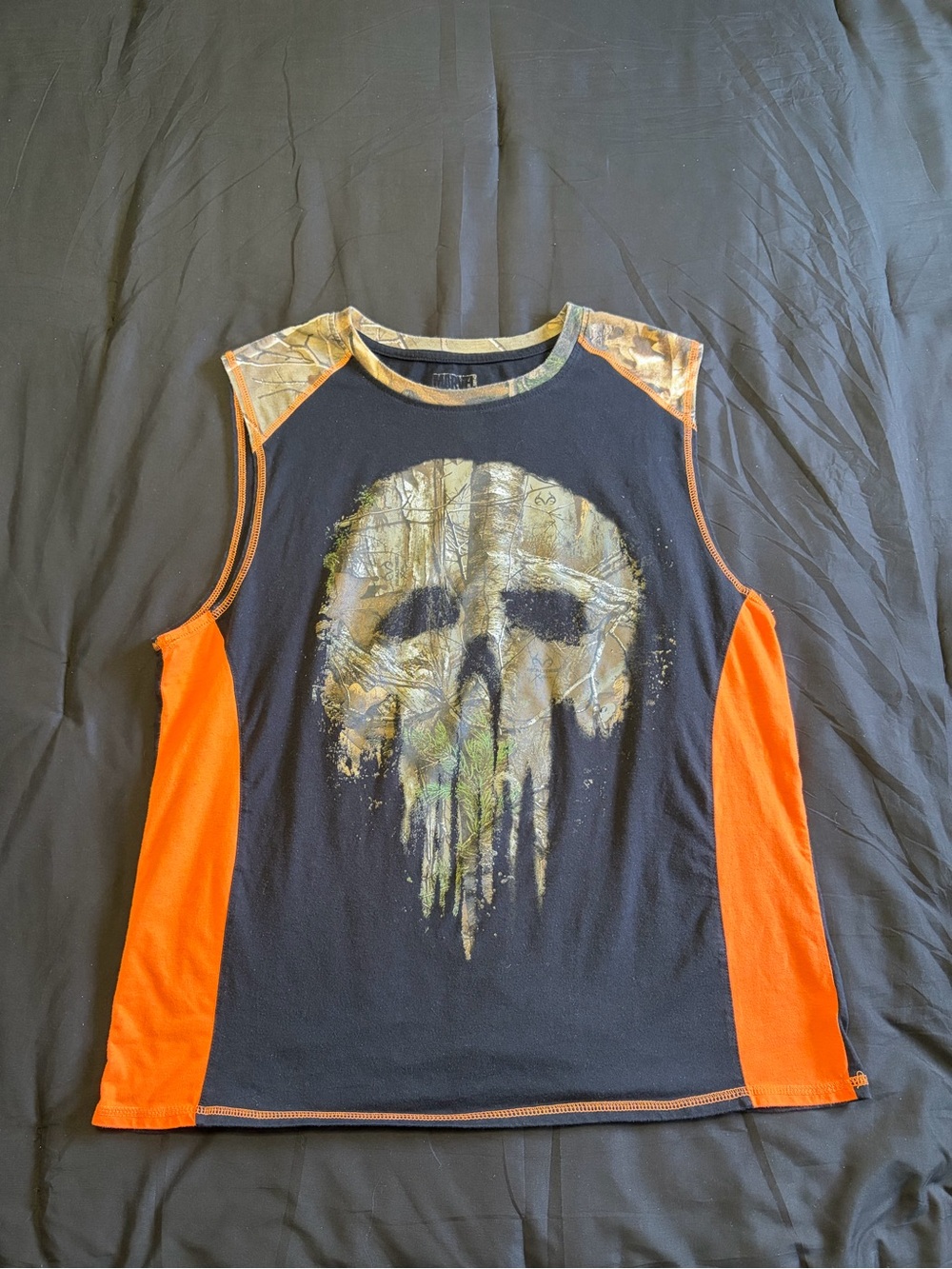 Real-tree/Marvel orange&black camo skull tank top w/orange side panels. Size XL
